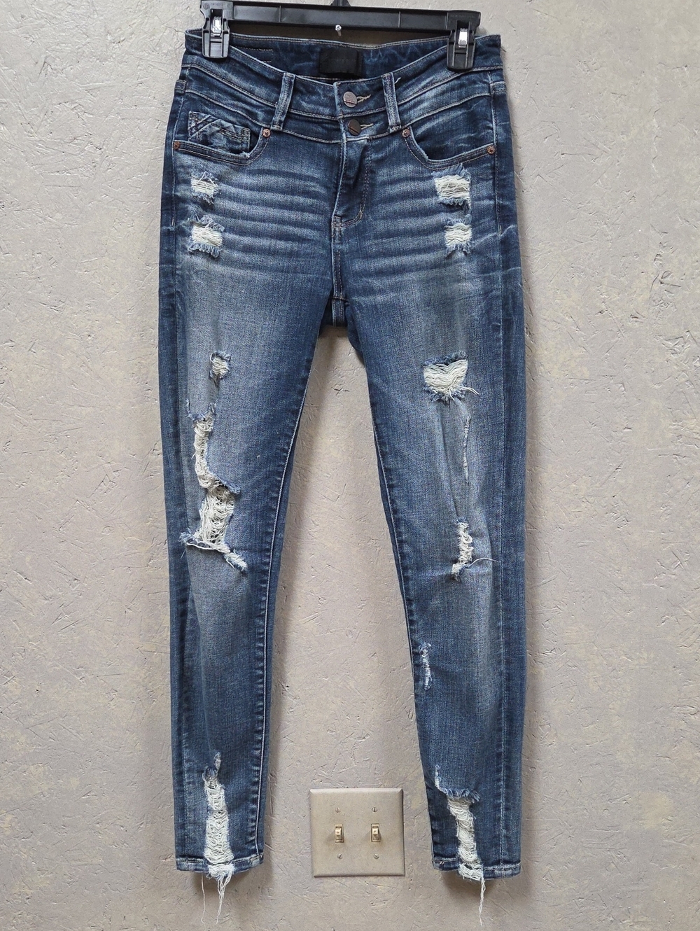 Buckle Black Women's Distressed Stretch Dark Blue Skinny Jeans